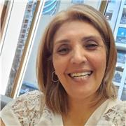 Profesora de Filosofía y materias afines. Profesora de español y portugués